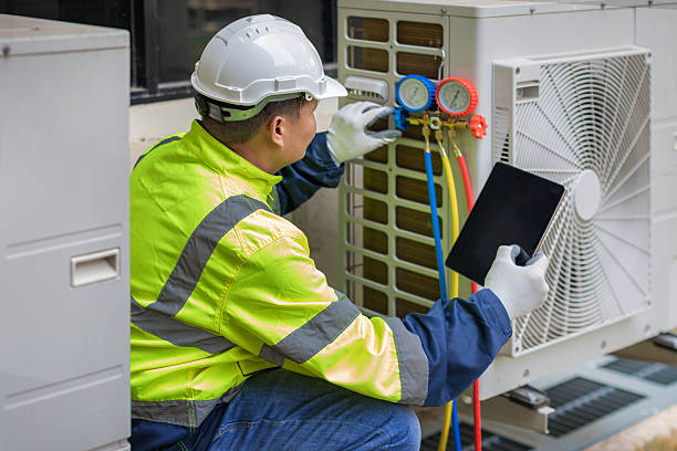 Professional Hvac technician working in Kingston, IL
